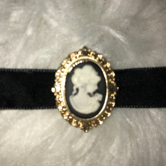 Velvet Vintage Choker - Picture 1 of 4